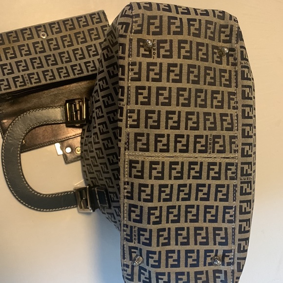 Fendi Zucchino handbag leather and canvas. - Picture 11 of 11